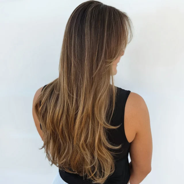 Balayage so soft, even the sun is jealous. 🌞
.
Summer ready color by @olgakey_sf_hair
Cut/style by the @rileighfryhair 🌻
.
Products used: @oribepro 
#summerbreezebalayage #summervibes☀️ #sunkissedhair #naturalbalayage #blendedbalayage #dpthair #naturalbeauty #beauty #californiastyle #sanfrancisco #bestinthebay #salonlife #saturdayhair #hairstylist #curtainbangs #babeblowout